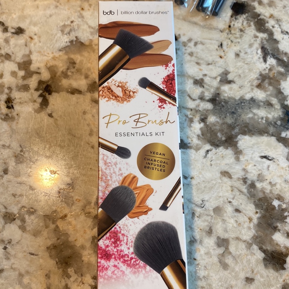 Pro Brush Essentials Kit - Picture 3 of 5